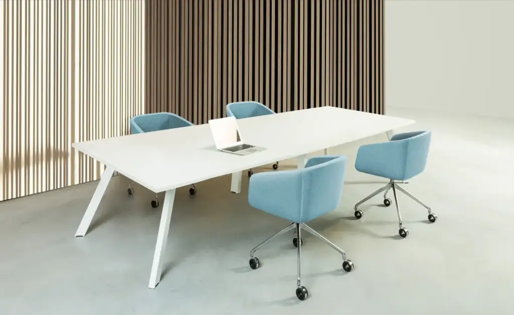 RECHTE VERGADERTAFEL JUNTO