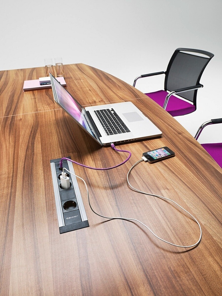 TONVORMIGE VERGADERTAFEL