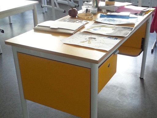 [COL4737] BUREAU LEERKRACHTEN LERN, LAMINAAT HNV RANDEN 135X64CM